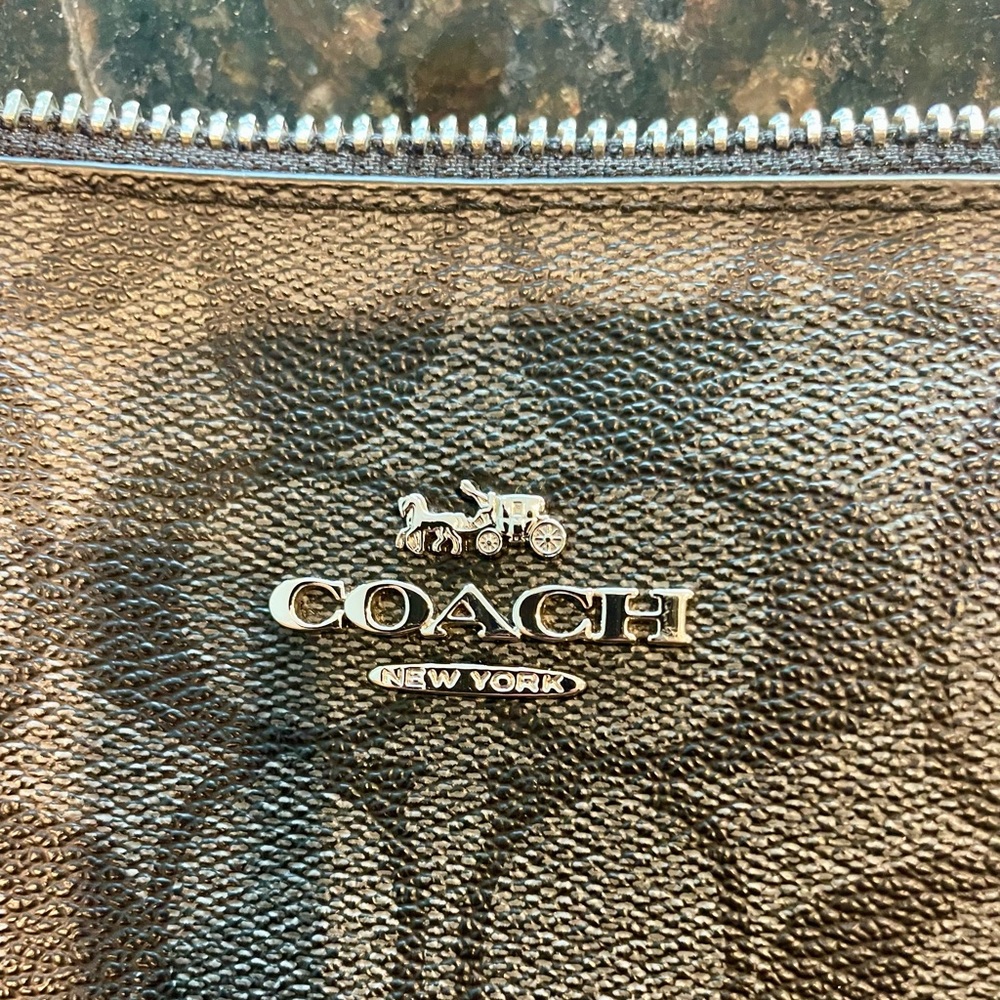 Designer NWOT Coach Signature CC shoulder bag in chic black/charcoal gray